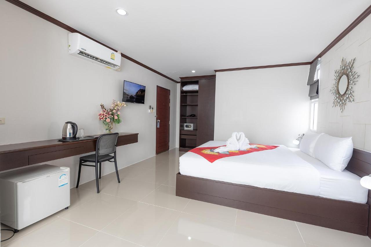 Отель The Chic Patong Экстерьер фото