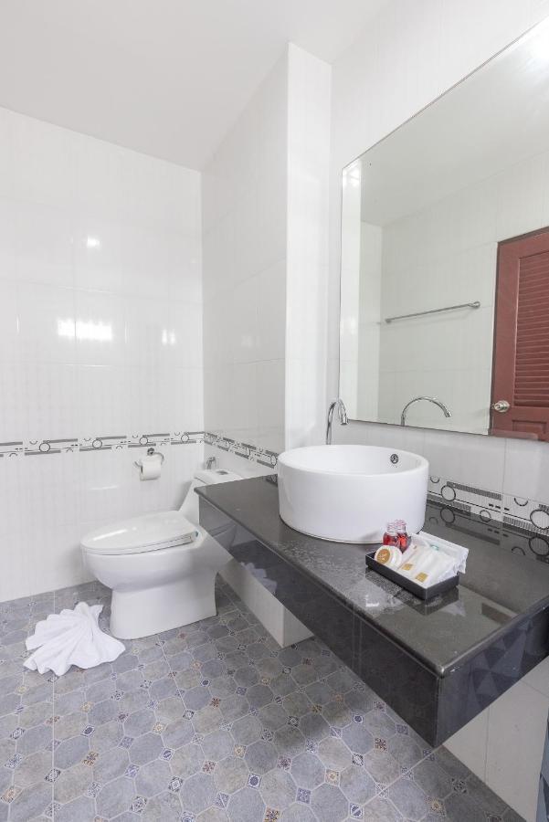 Отель The Chic Patong Экстерьер фото