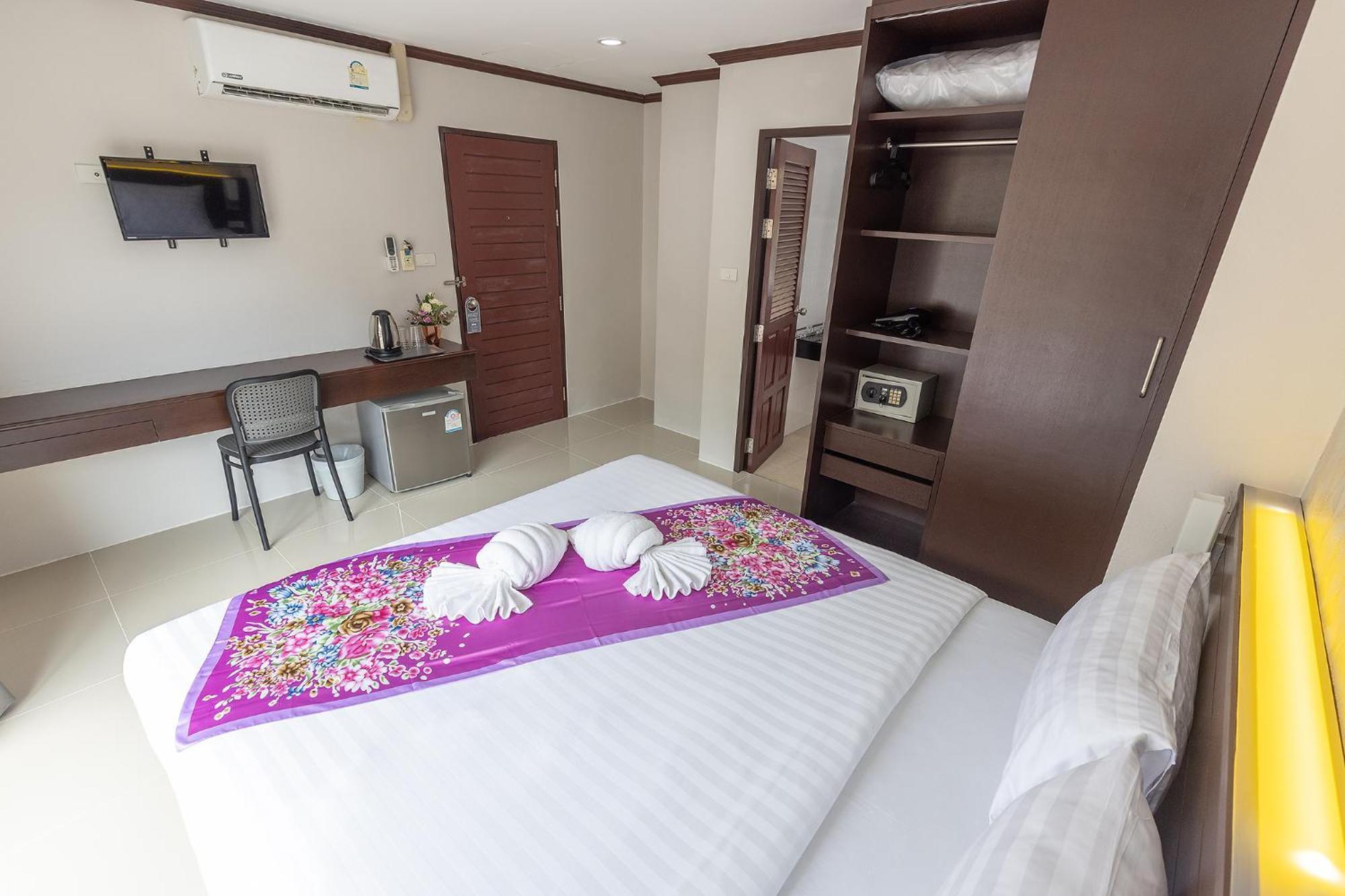Отель The Chic Patong Номер фото
